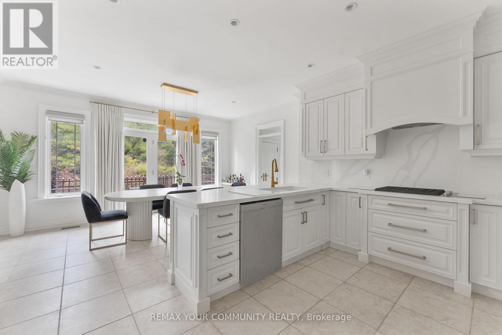 21 Bute Court, Vaughan, Ontario  L6A 1P3 - Photo 9 - N12971232