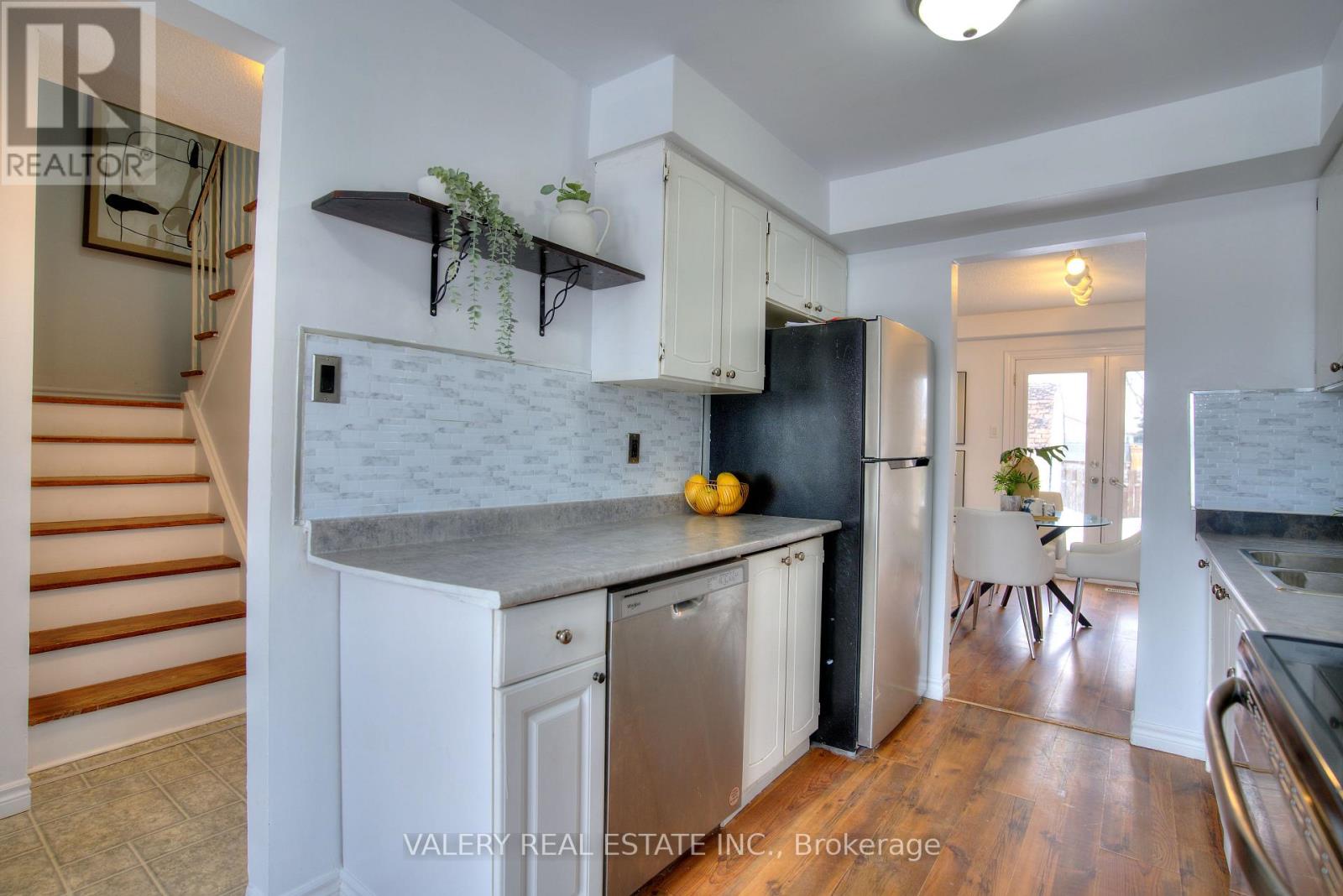 24 Lampman Ln Lane, Barrie (Letitia Heights), Ontario  L4N 5B1 - Photo 6 - S12971198