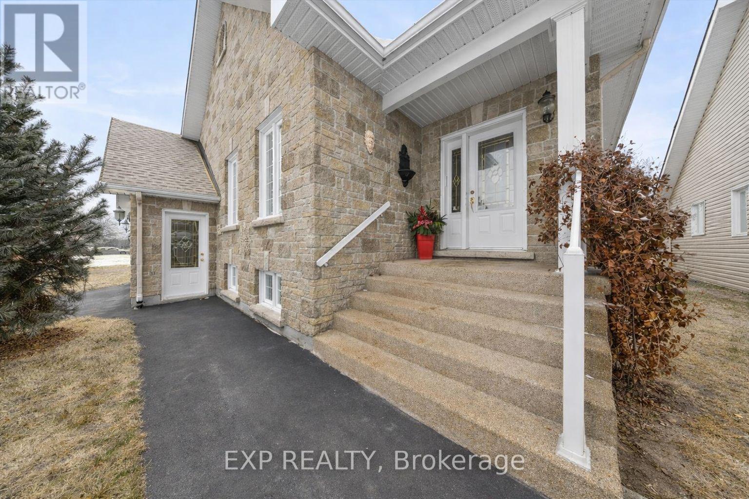 726 Des Pommiers Street, Casselman, Ontario  K0A 1M0 - Photo 2 - X12864908