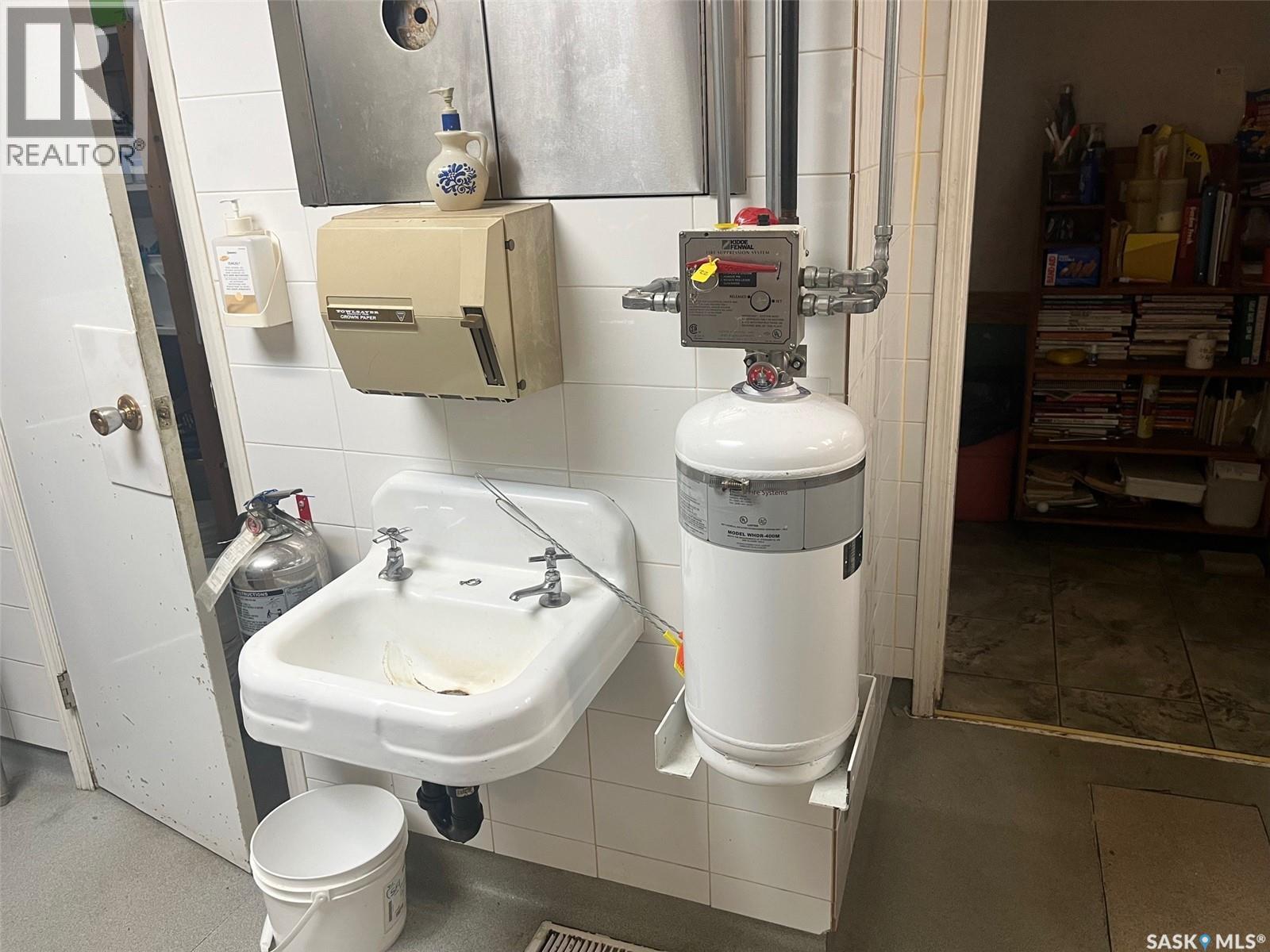 118 1st Avenue E, Leader, Saskatchewan  S0N 1H0 - Photo 31 - SK032289