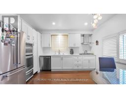 22 AVONDALE CRESCENT, Aurora, Ontario