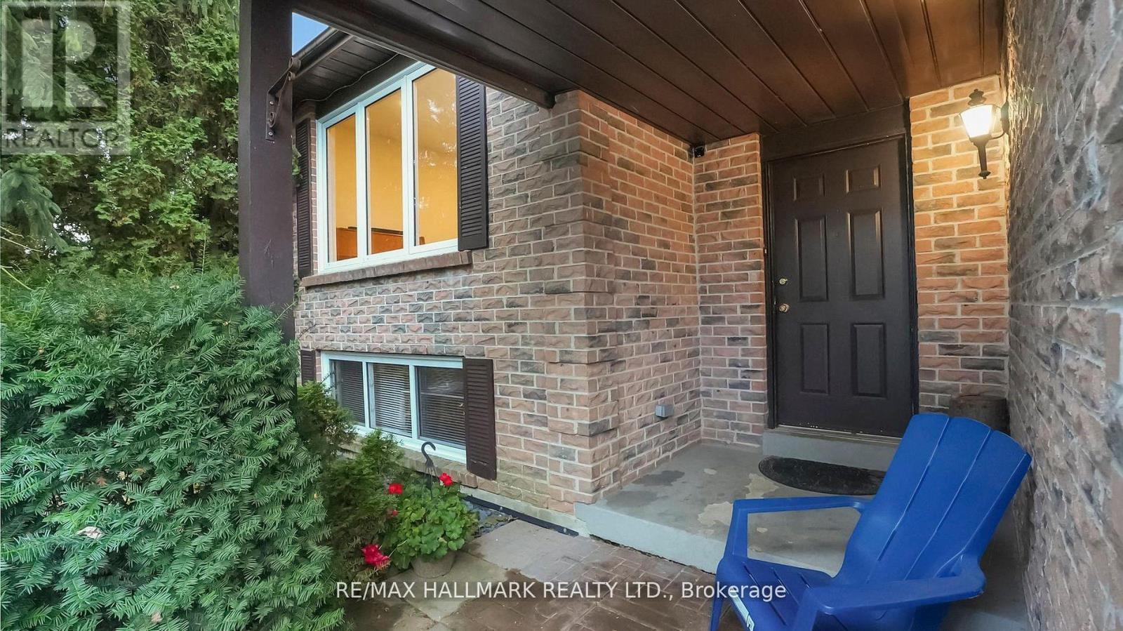 22 Avondale Crescent, Aurora, Ontario  L4G 3P6 - Photo 4 - N12808688