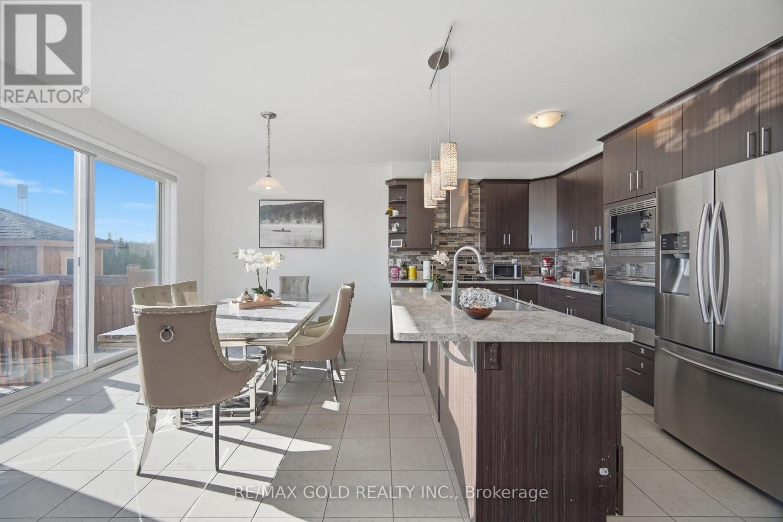 38 Leadenhall Road, Brampton, Ontario  L7A 4G3 - Photo 10 - W12970886