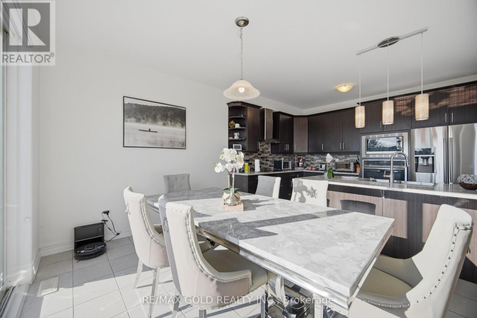 38 Leadenhall Road, Brampton, Ontario  L7A 4G3 - Photo 11 - W12970886