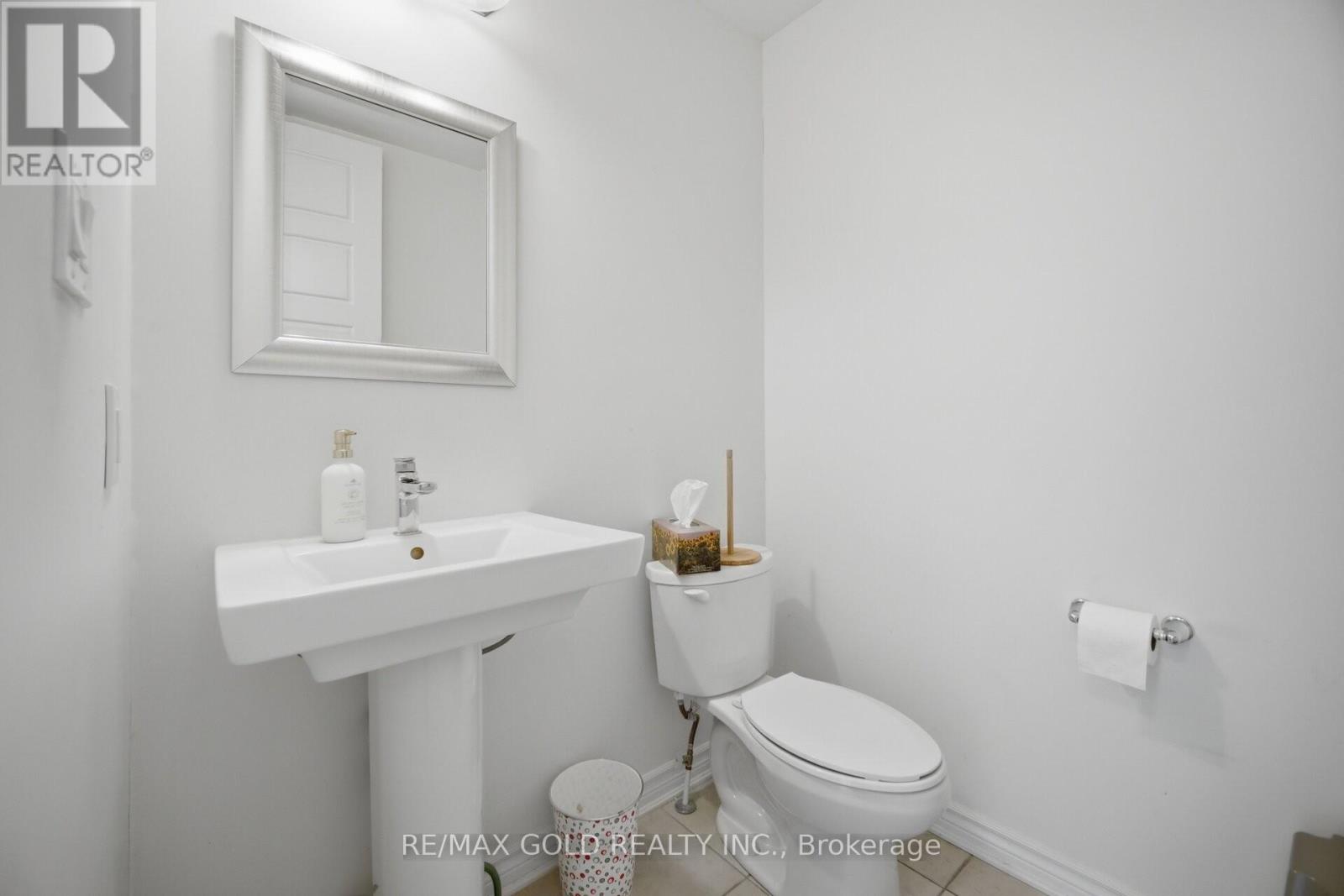 38 Leadenhall Road, Brampton, Ontario  L7A 4G3 - Photo 12 - W12970886