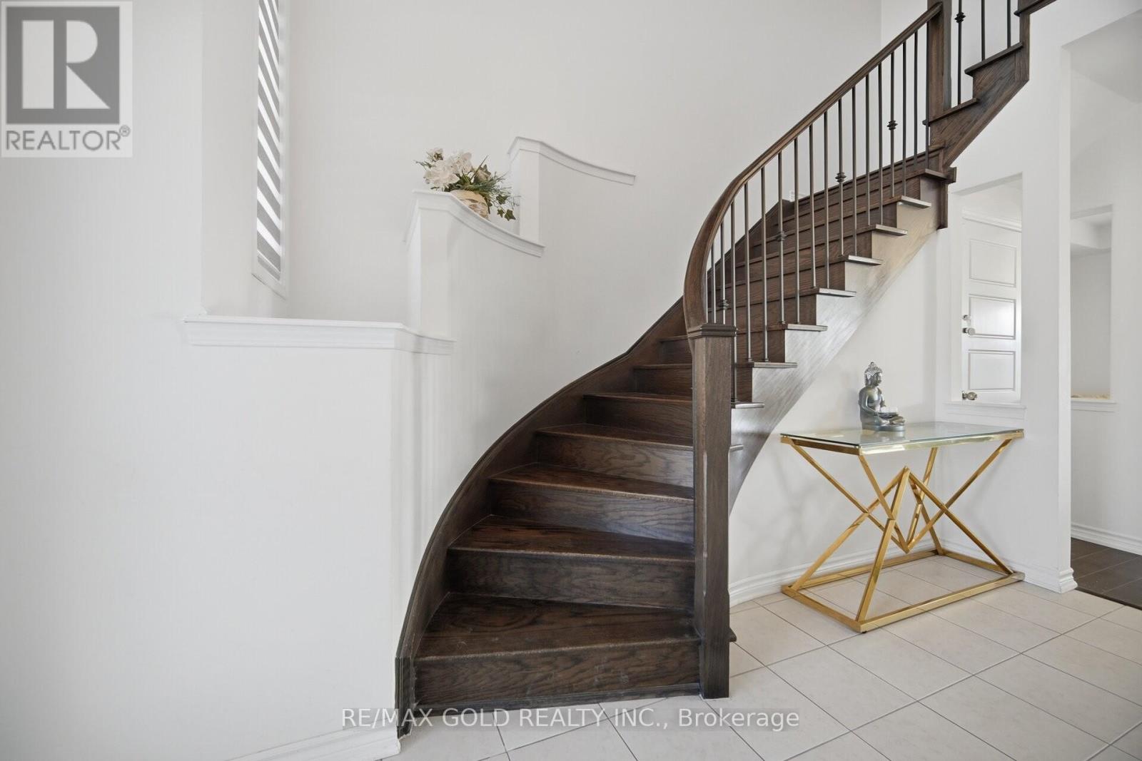 38 Leadenhall Road, Brampton, Ontario  L7A 4G3 - Photo 13 - W12970886