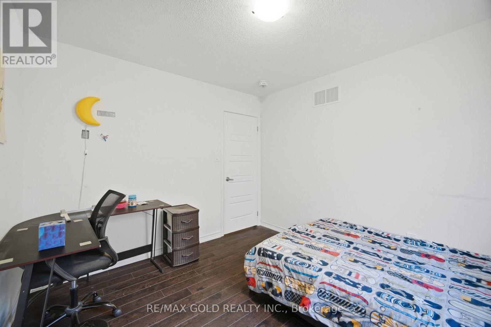 38 Leadenhall Road, Brampton, Ontario  L7A 4G3 - Photo 15 - W12970886