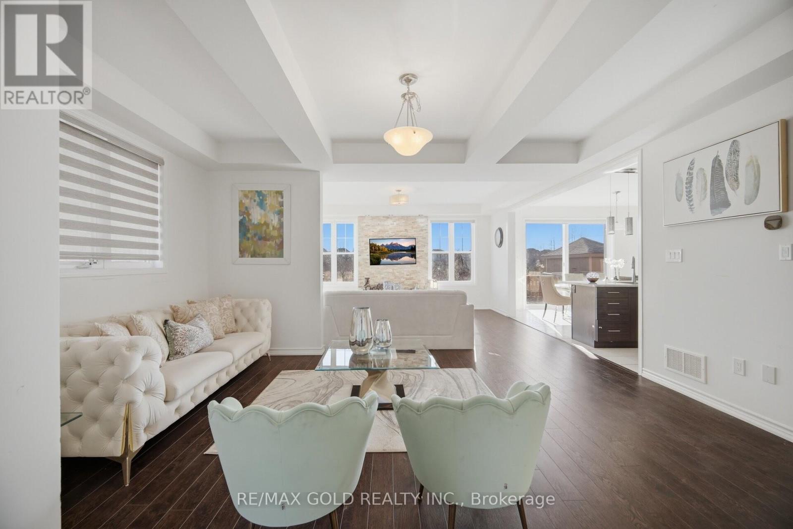 38 Leadenhall Road, Brampton, Ontario  L7A 4G3 - Photo 5 - W12970886