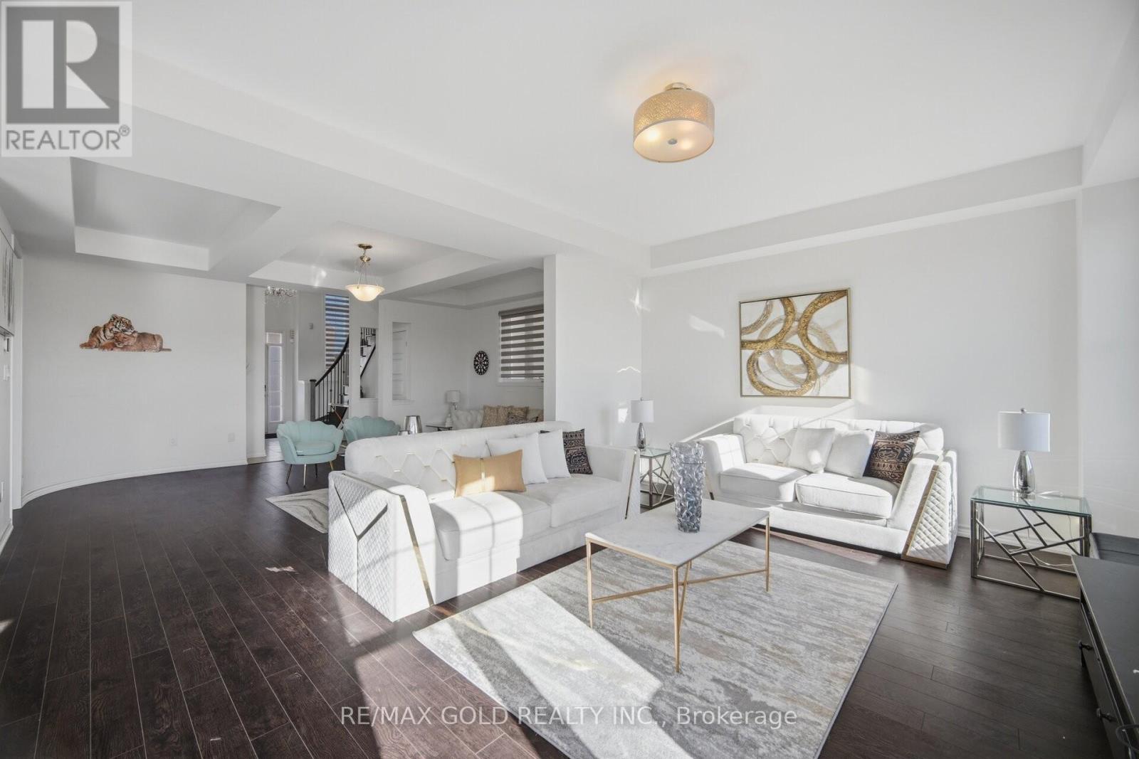 38 Leadenhall Road, Brampton, Ontario  L7A 4G3 - Photo 6 - W12970886