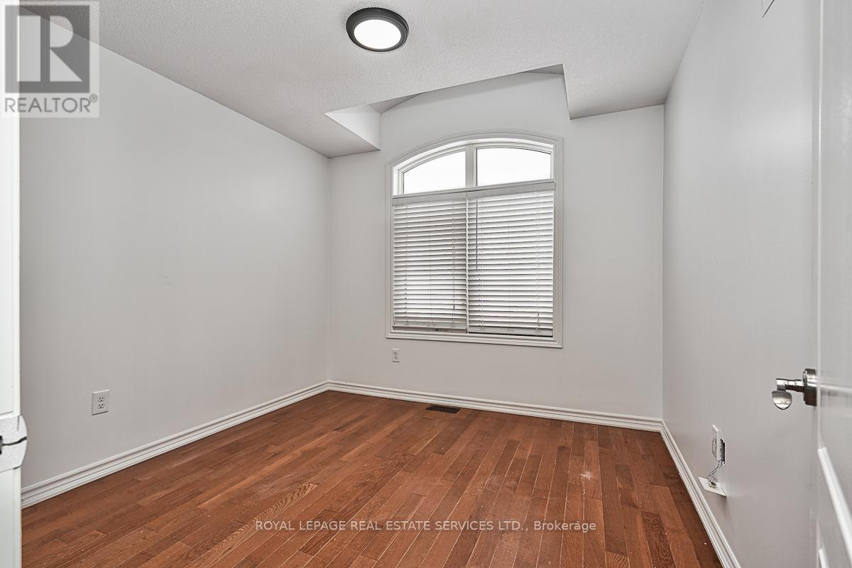 4227 Cole Crescent, Burlington, Ontario  L7M 0M7 - Photo 13 - W12970970