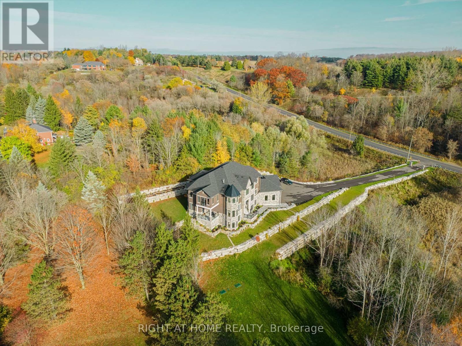 16158 Mount Pleasant Road, Caledon, Ontario  L7E 3M6 - Photo 2 - W12971034