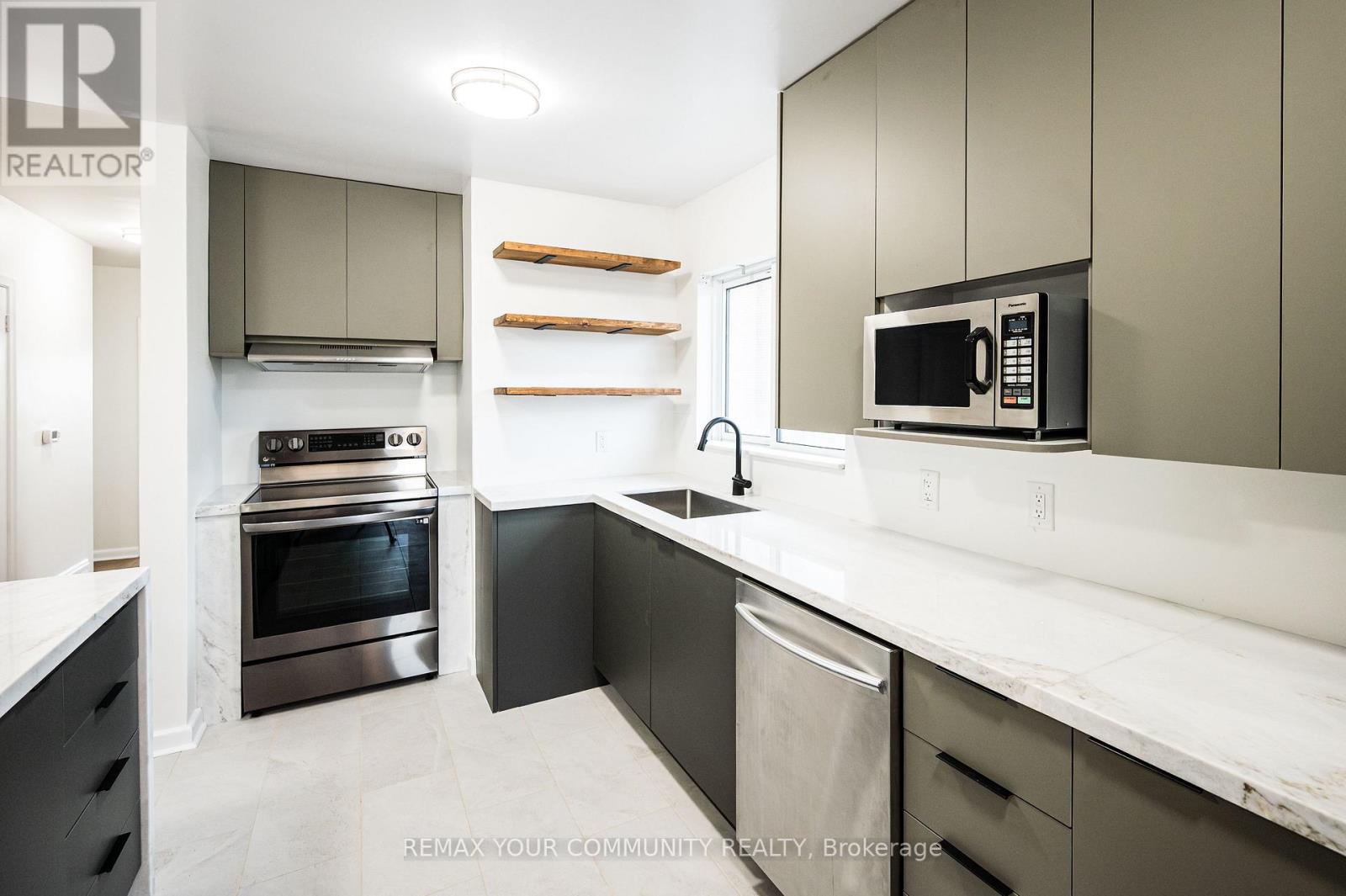 Upper - 57 Apted Avenue, Toronto, Ontario  M9L 2P2 - Photo 10 - W12971064