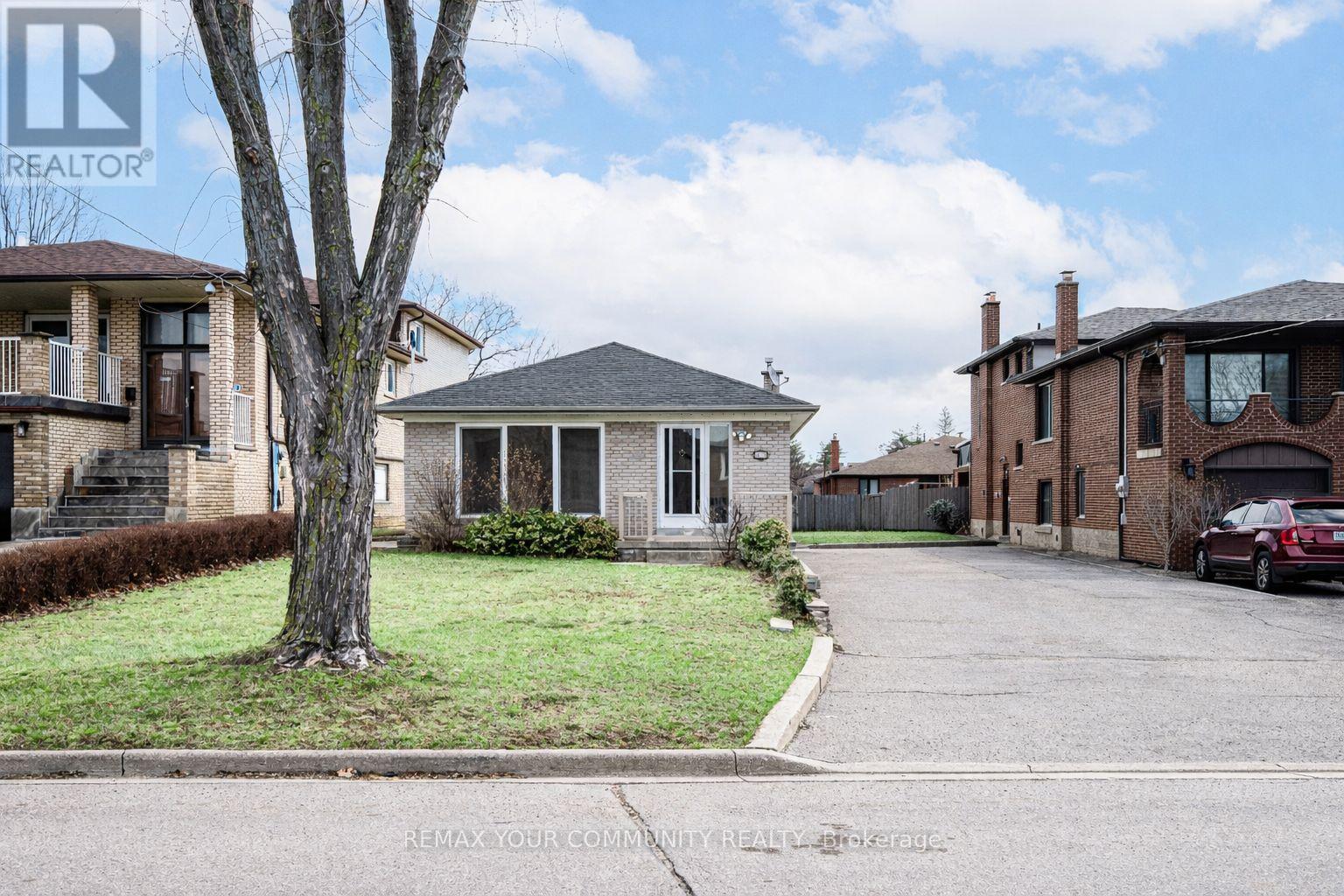 Upper - 57 Apted Avenue, Toronto, Ontario  M9L 2P2 - Photo 2 - W12971064