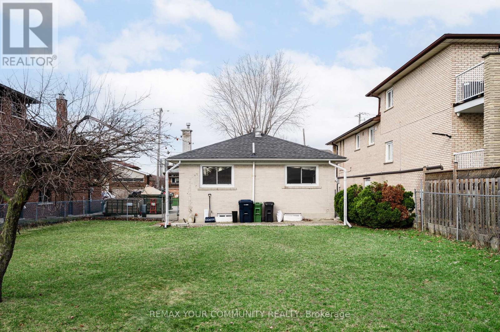 Upper - 57 Apted Avenue, Toronto, Ontario  M9L 2P2 - Photo 20 - W12971064