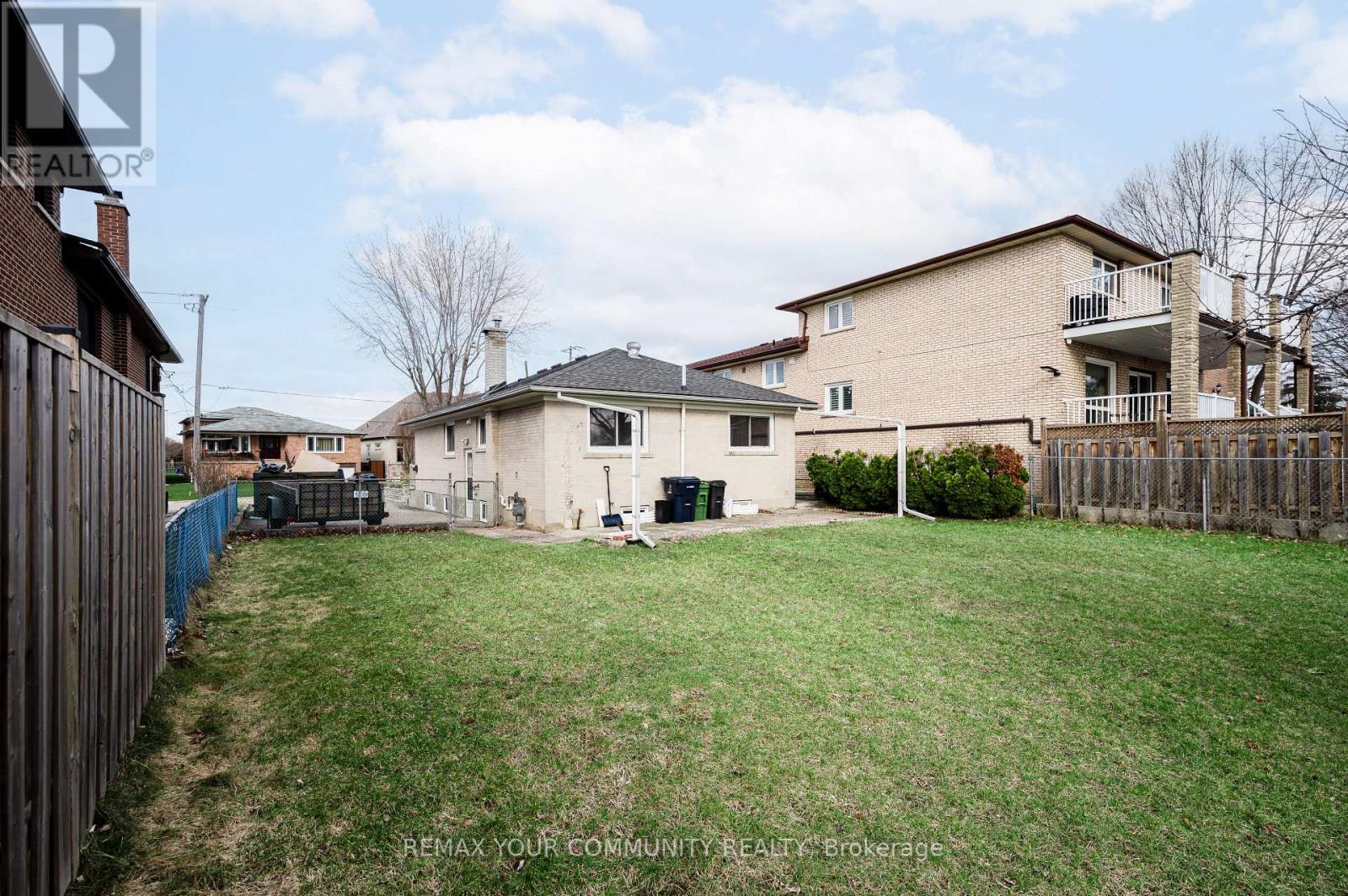 Upper - 57 Apted Avenue, Toronto, Ontario  M9L 2P2 - Photo 21 - W12971064