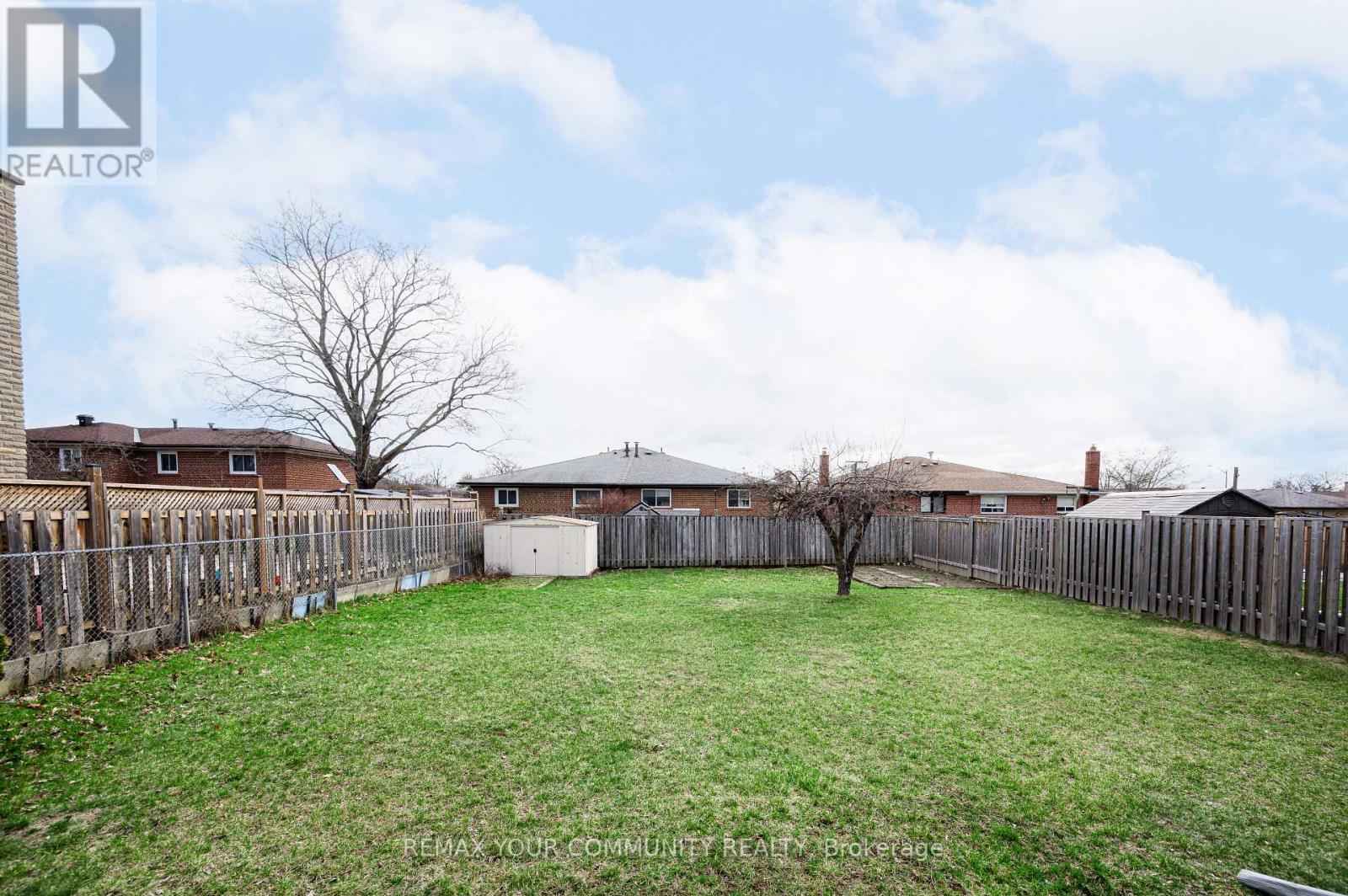 Upper - 57 Apted Avenue, Toronto, Ontario  M9L 2P2 - Photo 23 - W12971064