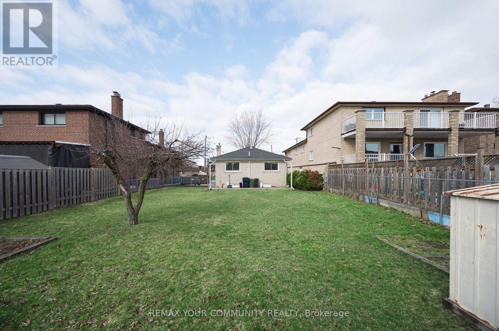 Upper - 57 Apted Avenue, Toronto, Ontario  M9L 2P2 - Photo 24 - W12971064
