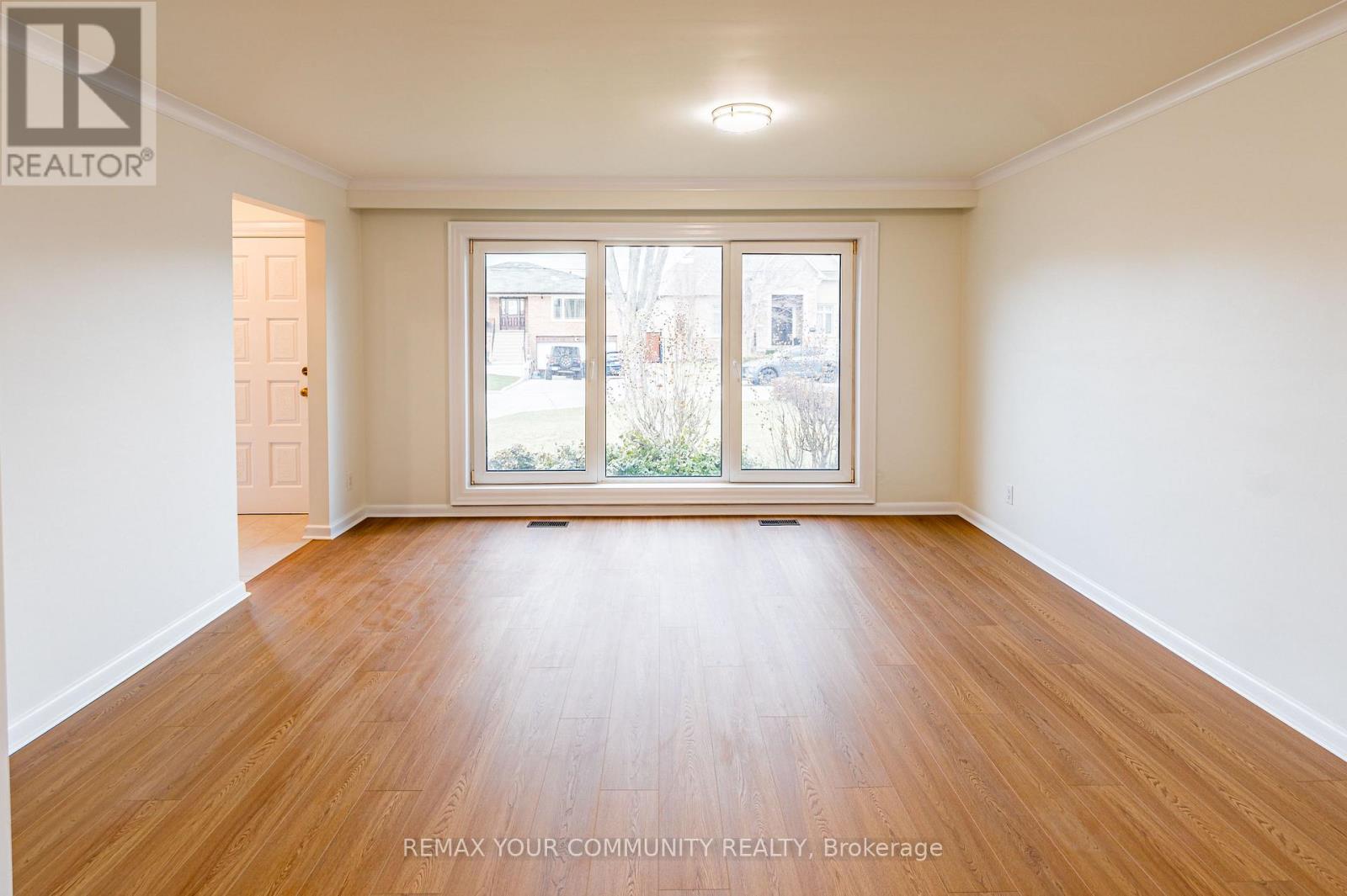 Upper - 57 Apted Avenue, Toronto, Ontario  M9L 2P2 - Photo 4 - W12971064