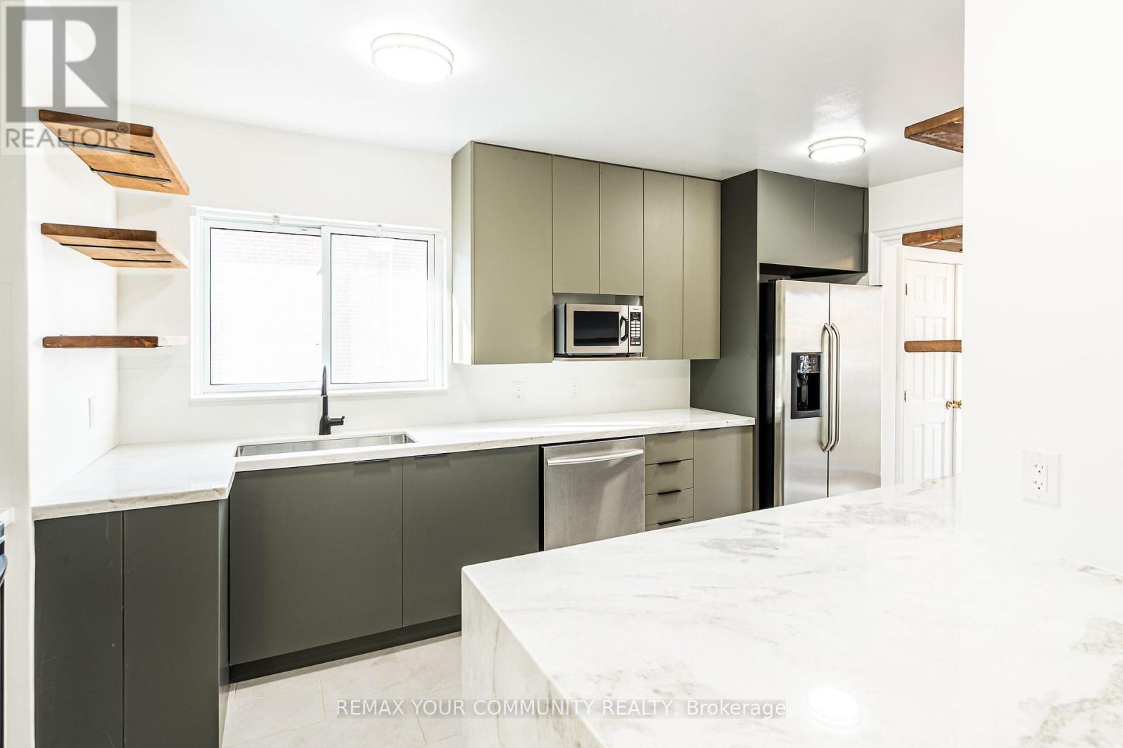 Upper - 57 Apted Avenue, Toronto, Ontario  M9L 2P2 - Photo 8 - W12971064