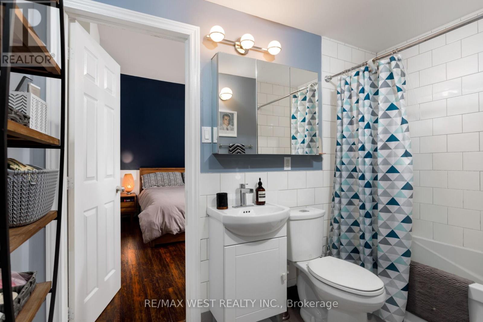 87 Springhurst Avenue, Toronto, Ontario  M6K 1B7 - Photo 18 - W12971104