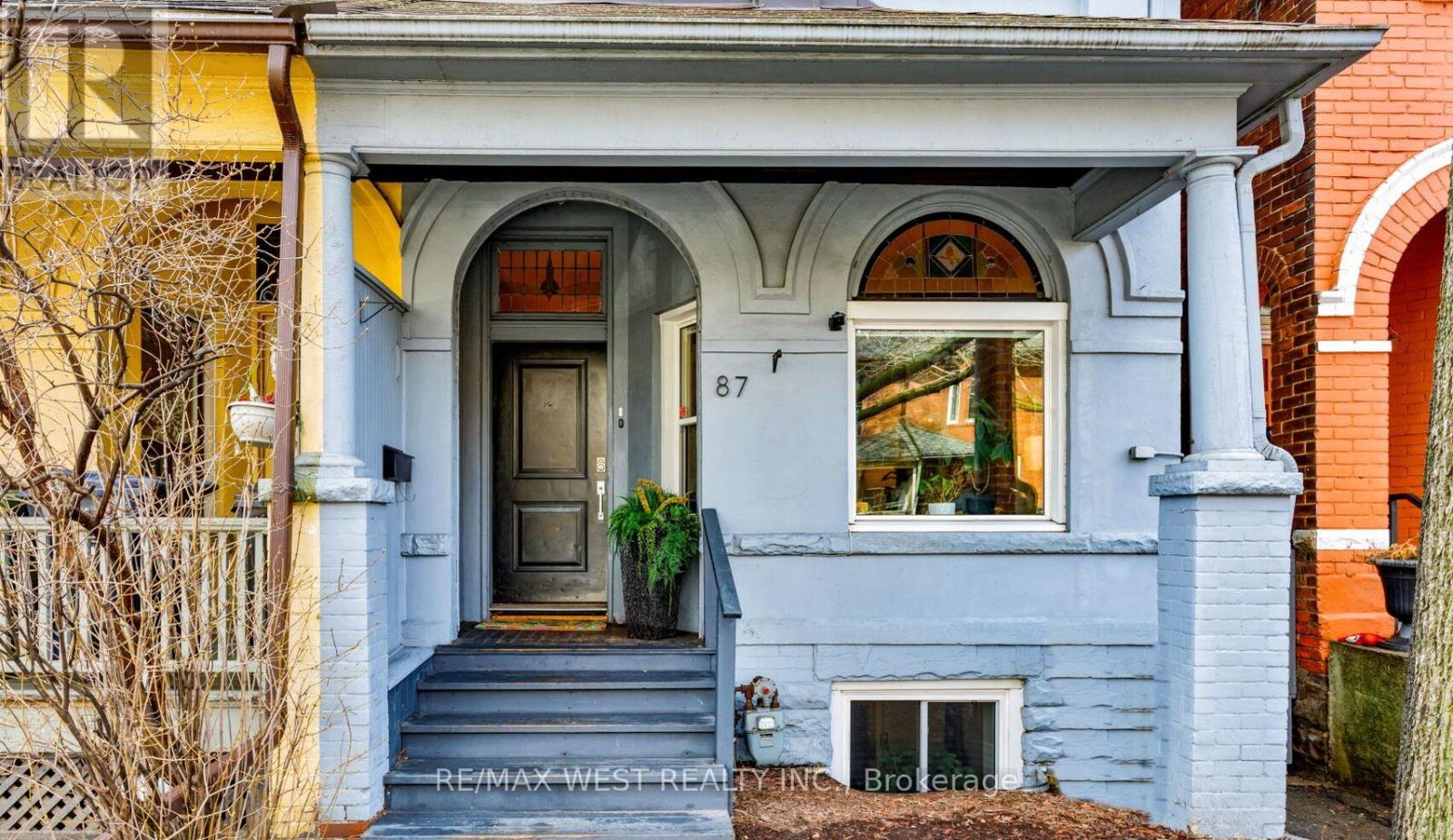 87 Springhurst Avenue, Toronto, Ontario  M6K 1B7 - Photo 2 - W12971104