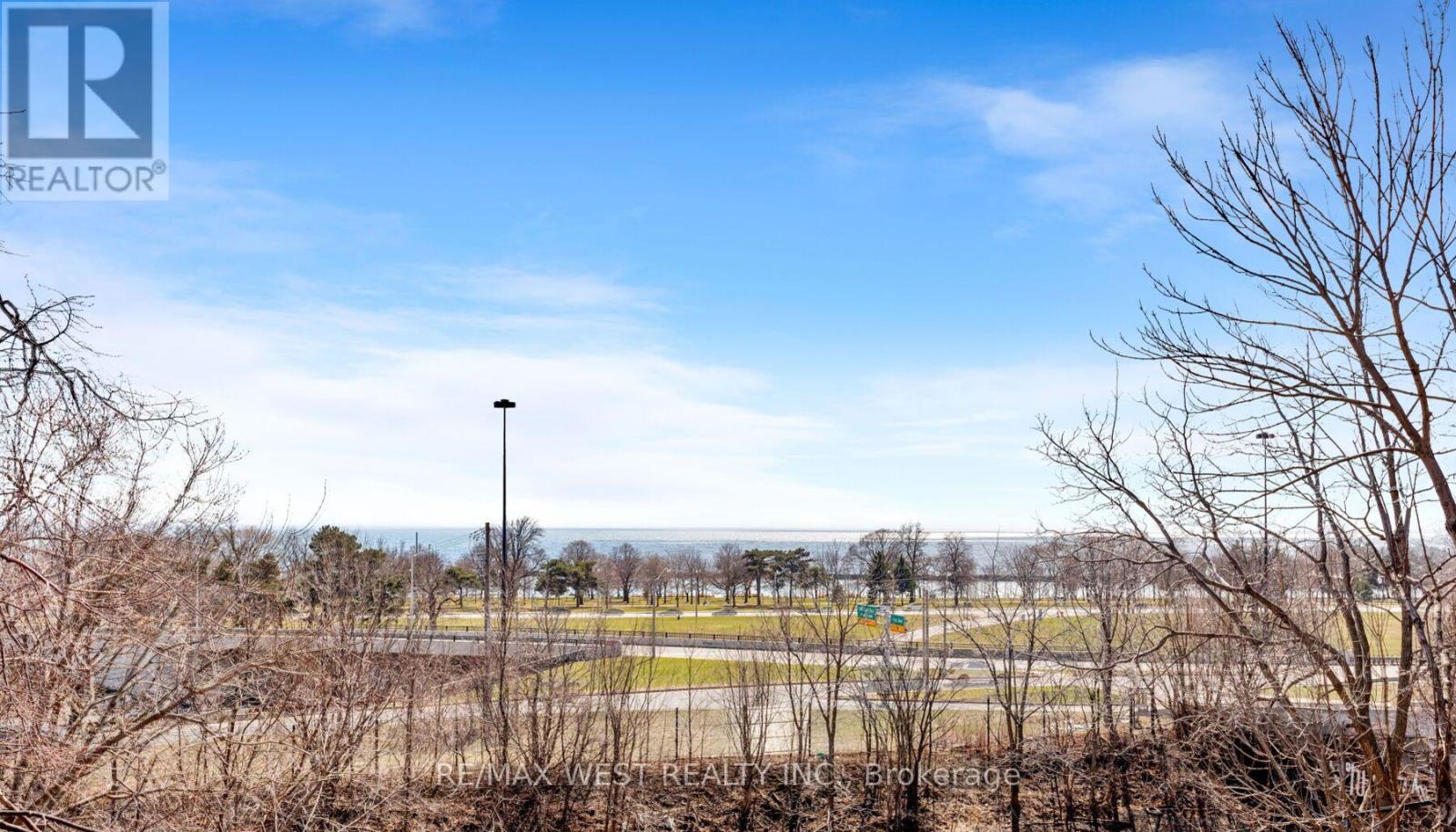 87 Springhurst Avenue, Toronto, Ontario  M6K 1B7 - Photo 26 - W12971104