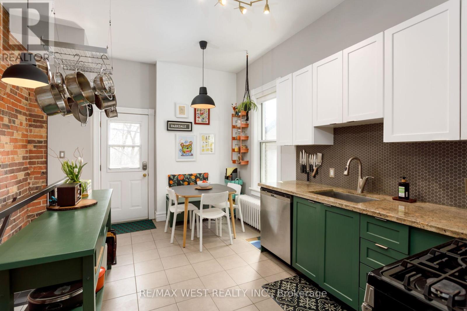 87 Springhurst Avenue, Toronto, Ontario  M6K 1B7 - Photo 34 - W12971104