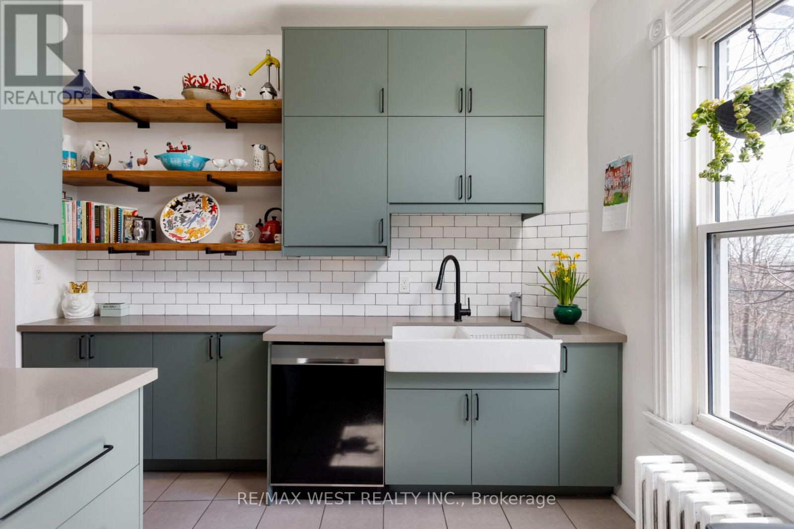 87 Springhurst Avenue, Toronto, Ontario  M6K 1B7 - Photo 5 - W12971104