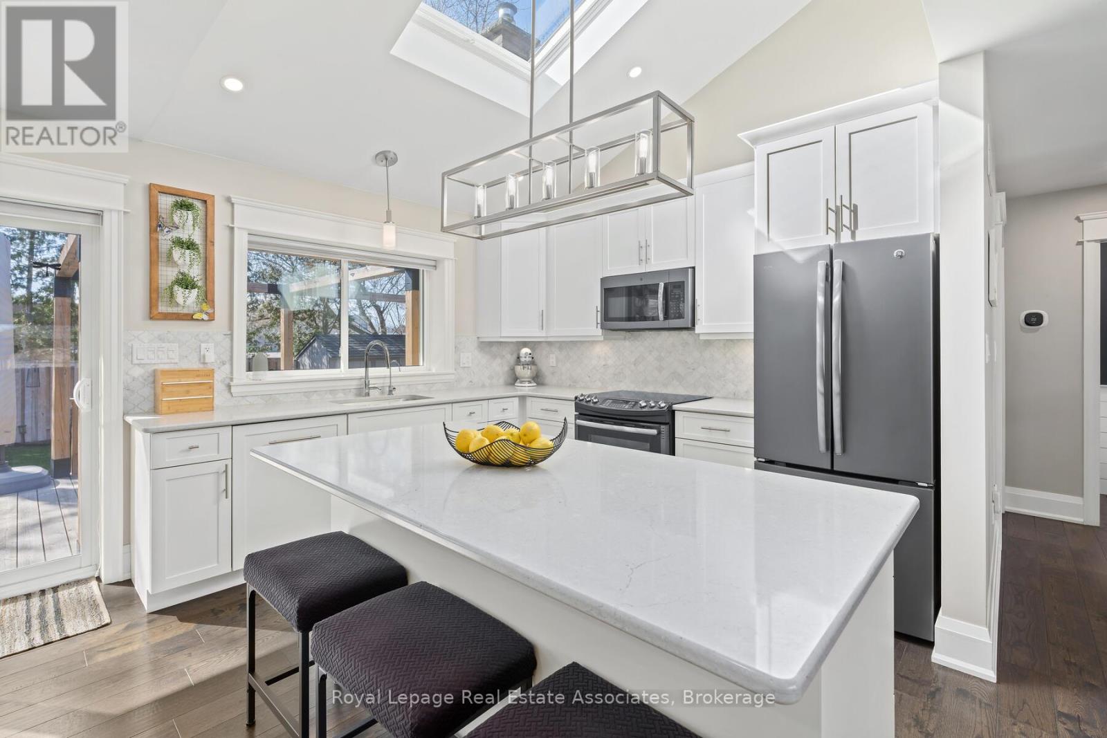 24 Stevens Crescent, Halton Hills, Ontario  L7G 1B6 - Photo 11 - W12971126