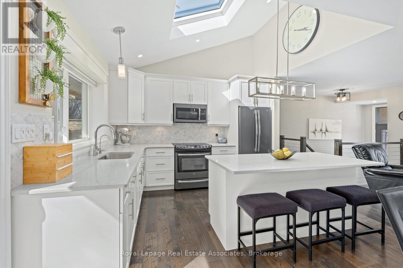 24 Stevens Crescent, Halton Hills, Ontario  L7G 1B6 - Photo 12 - W12971126