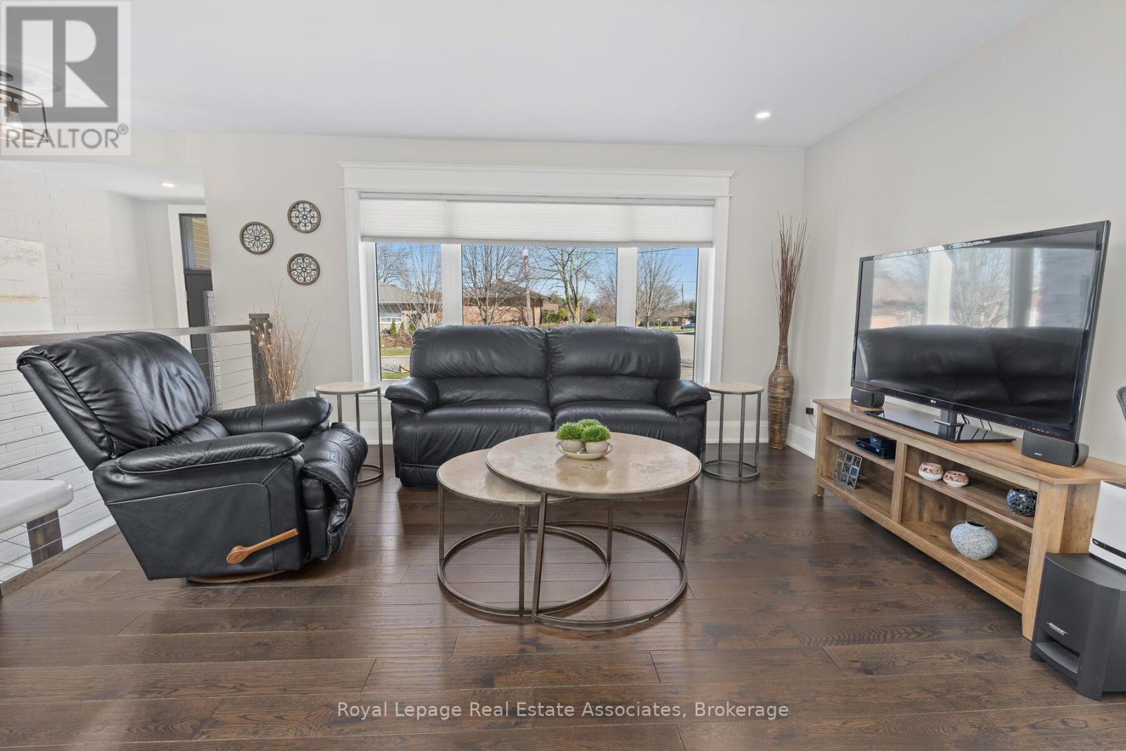 24 Stevens Crescent, Halton Hills, Ontario  L7G 1B6 - Photo 7 - W12971126