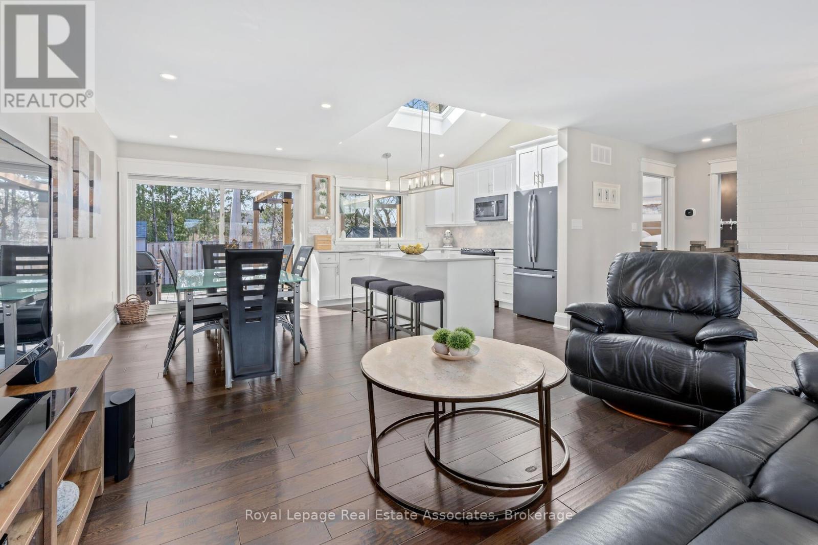 24 Stevens Crescent, Halton Hills, Ontario  L7G 1B6 - Photo 8 - W12971126