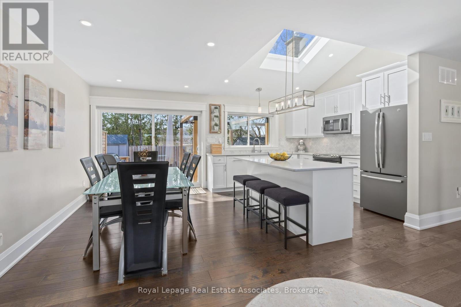 24 Stevens Crescent, Halton Hills, Ontario  L7G 1B6 - Photo 9 - W12971126