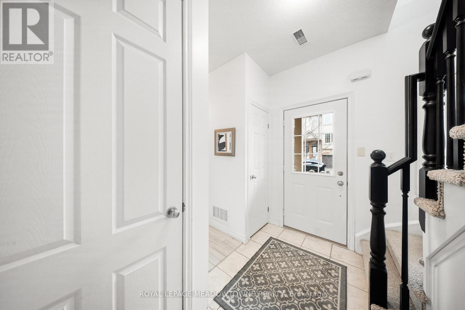 624 Maude Common, Burlington, Ontario  L7L 0C7 - Photo 10 - W12971144