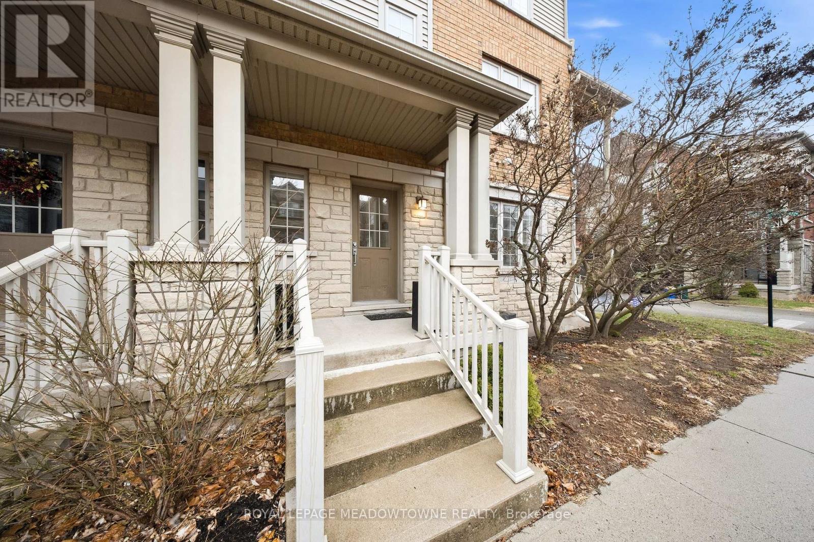 624 Maude Common, Burlington, Ontario  L7L 0C7 - Photo 8 - W12971144