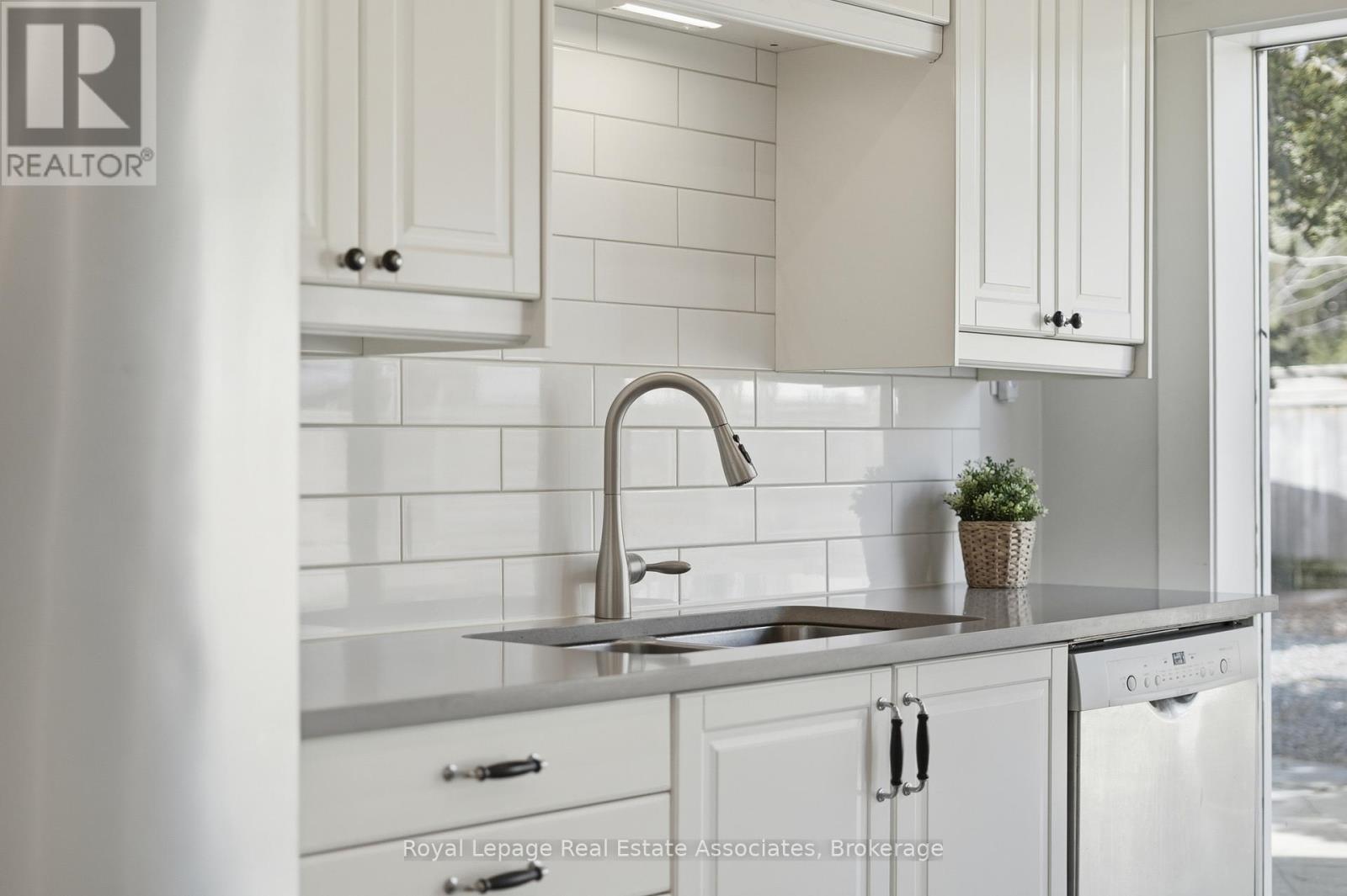 56 King Street, Halton Hills, Ontario  L7G 2G4 - Photo 16 - W12971148