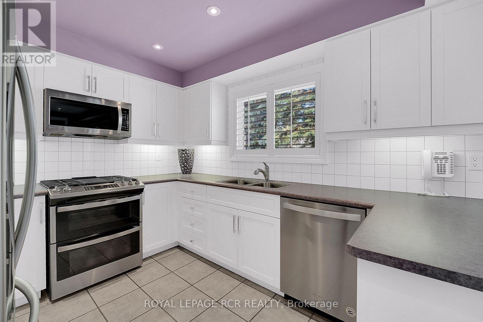 4 Vantagebrook Court, Caledon, Ontario  L7E 1J3 - Photo 10 - W12971152