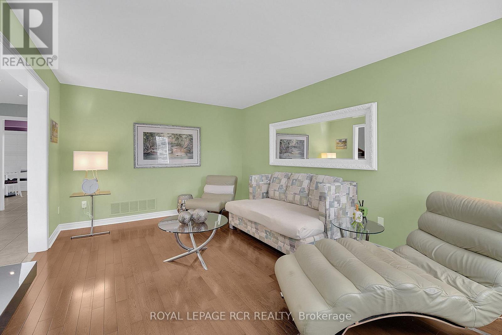 4 Vantagebrook Court, Caledon, Ontario  L7E 1J3 - Photo 6 - W12971152