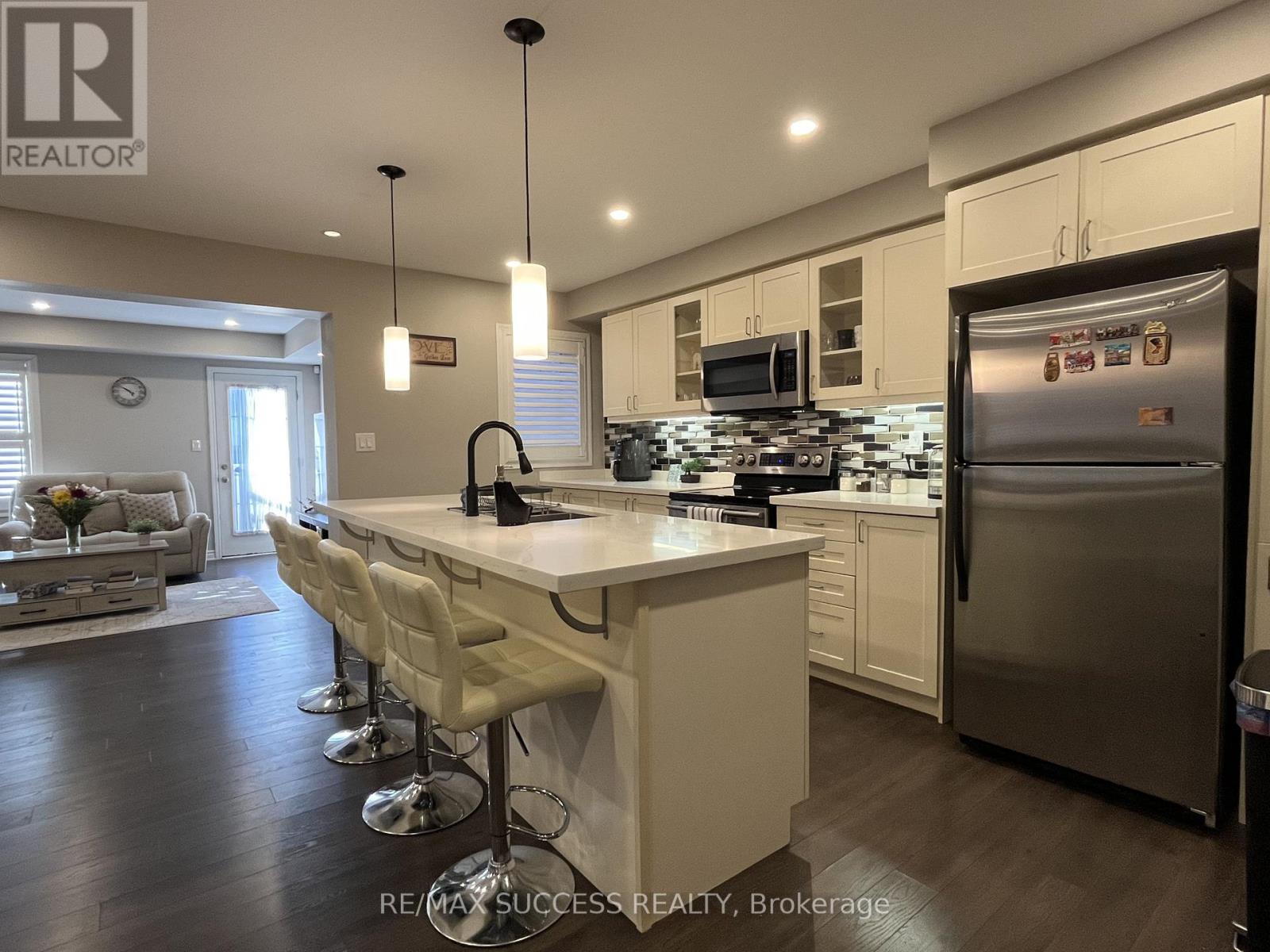 1727 Copeland Circle, Milton, Ontario  L9T 8Y2 - Photo 6 - W12971170