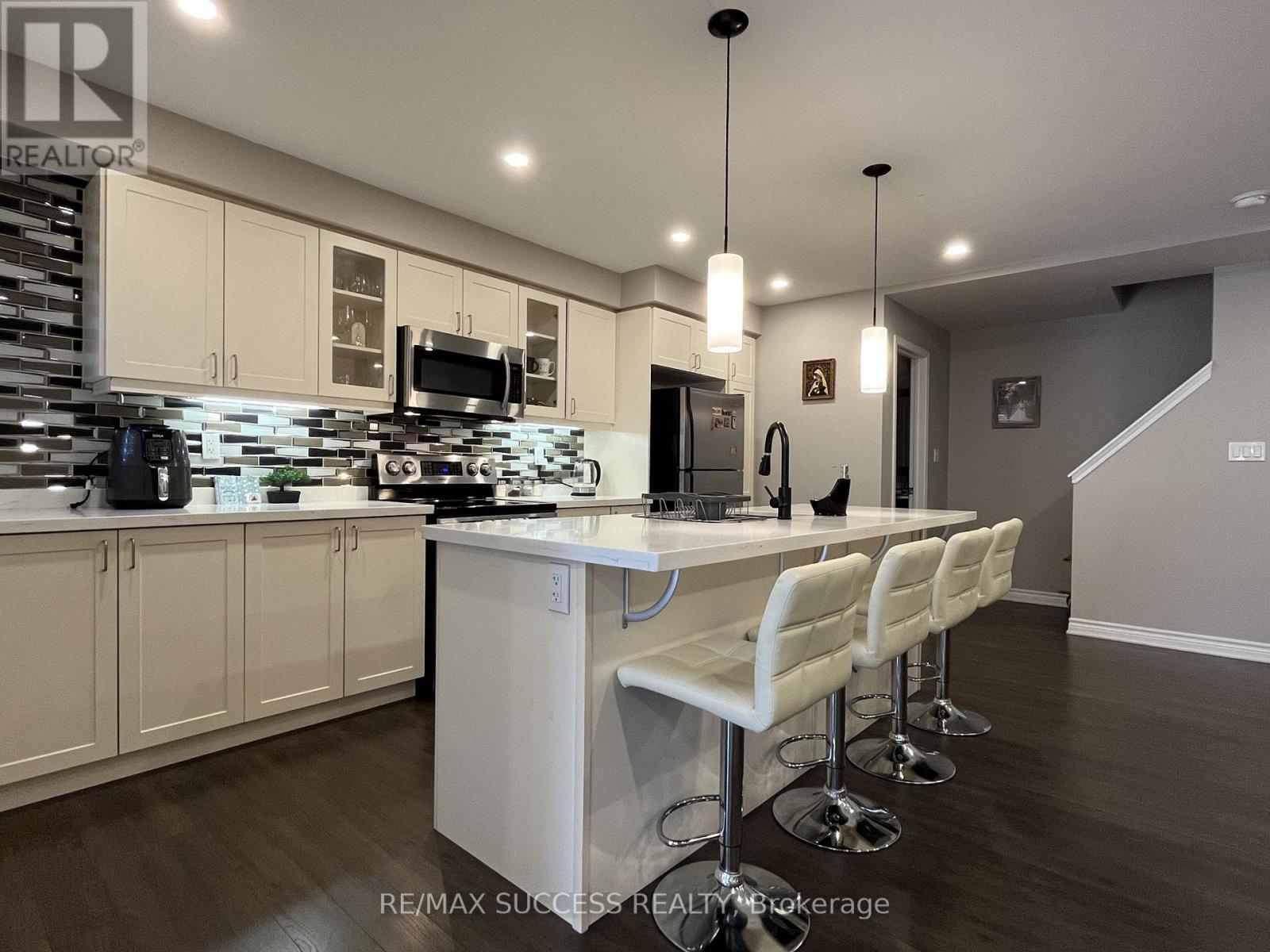 1727 Copeland Circle, Milton, Ontario  L9T 8Y2 - Photo 7 - W12971170