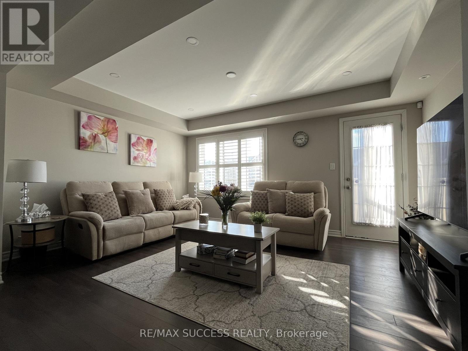 1727 Copeland Circle, Milton, Ontario  L9T 8Y2 - Photo 8 - W12971170