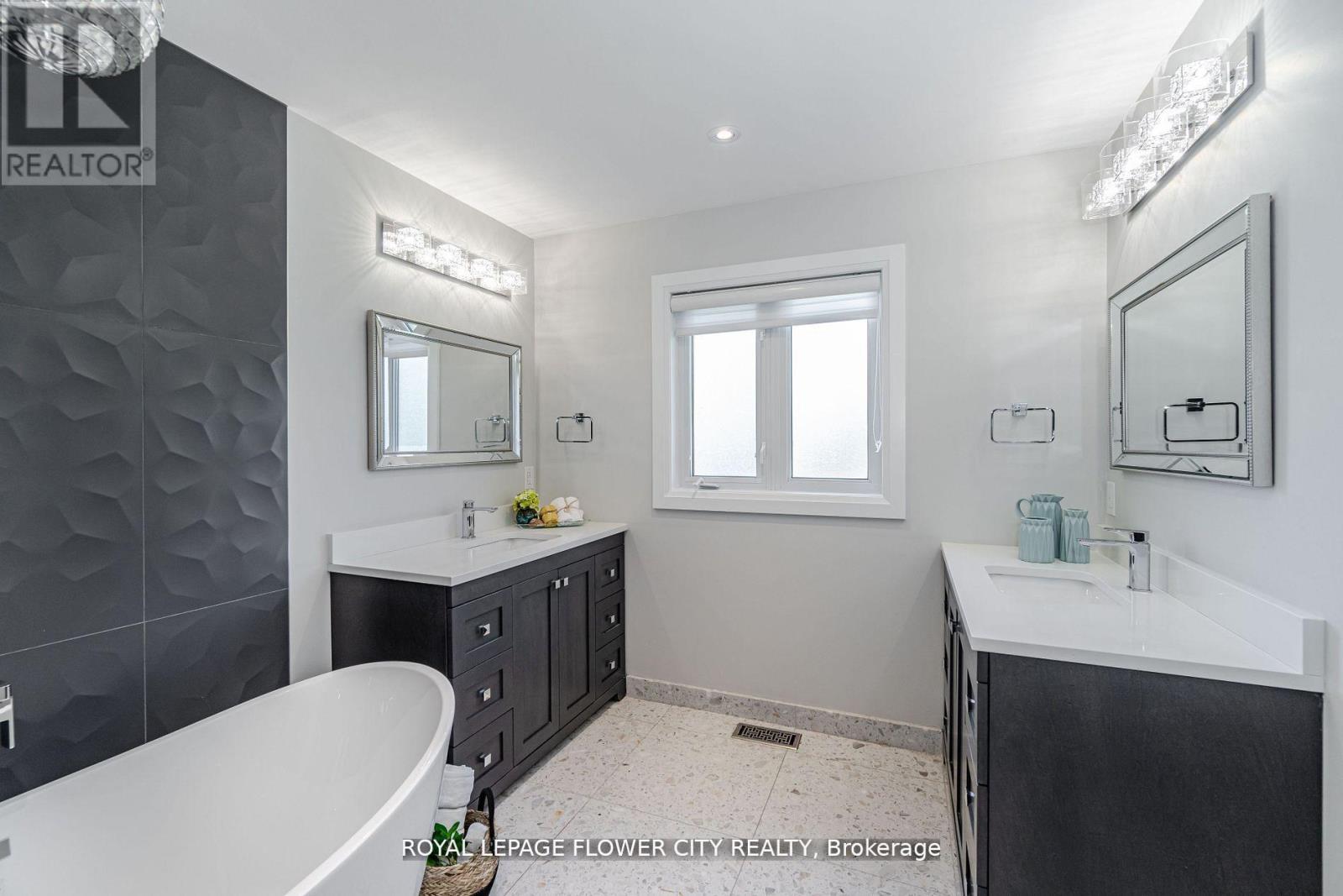 36 Louvain Drive, Brampton, Ontario  L6P 1W7 - Photo 17 - W12971172