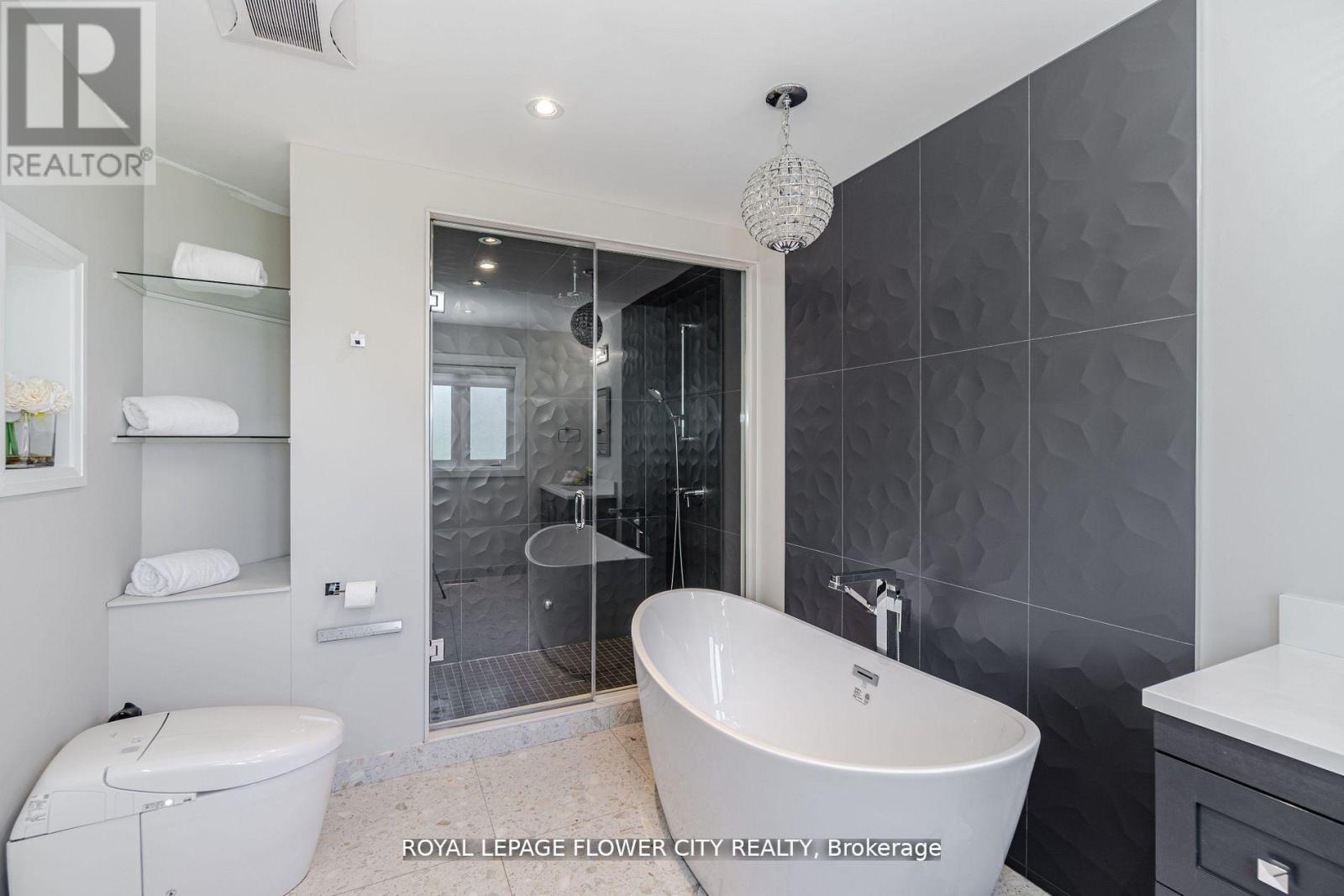 36 Louvain Drive, Brampton, Ontario  L6P 1W7 - Photo 18 - W12971172