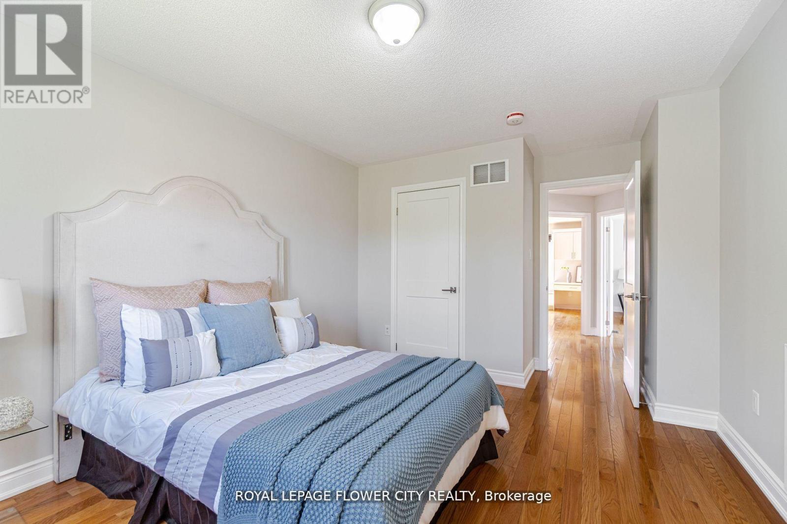 36 Louvain Drive, Brampton, Ontario  L6P 1W7 - Photo 23 - W12971172