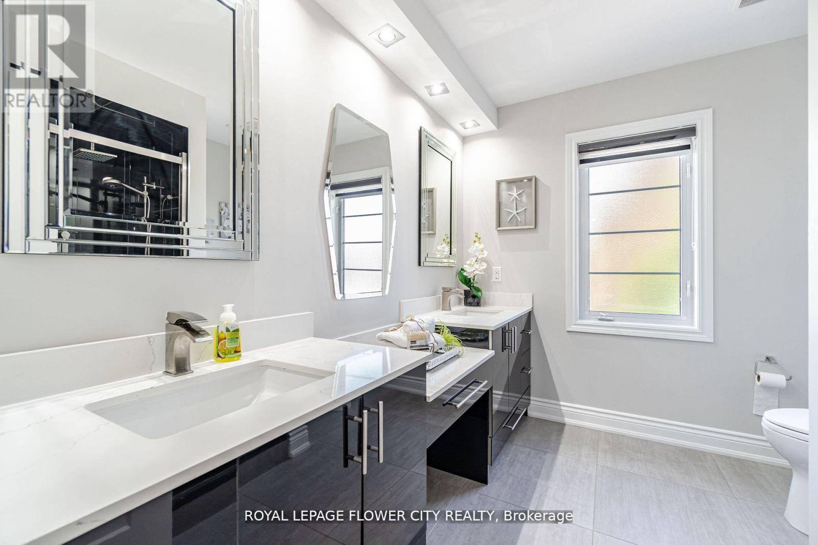 36 Louvain Drive, Brampton, Ontario  L6P 1W7 - Photo 24 - W12971172