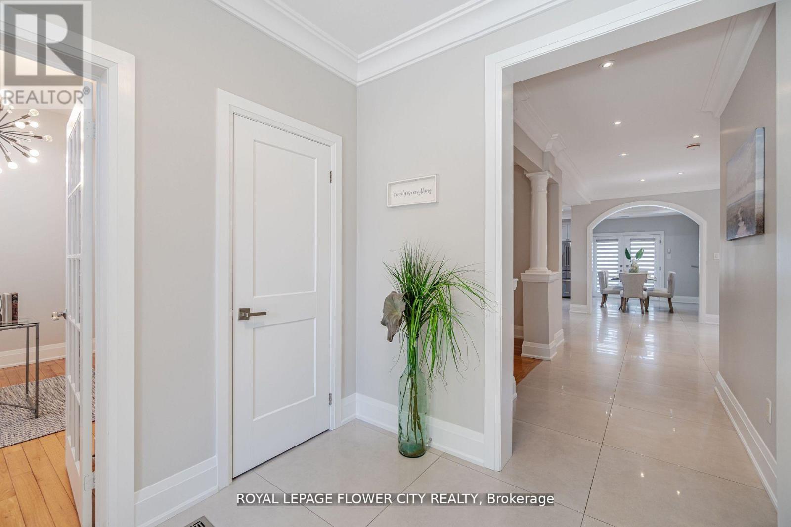 36 Louvain Drive, Brampton, Ontario  L6P 1W7 - Photo 4 - W12971172