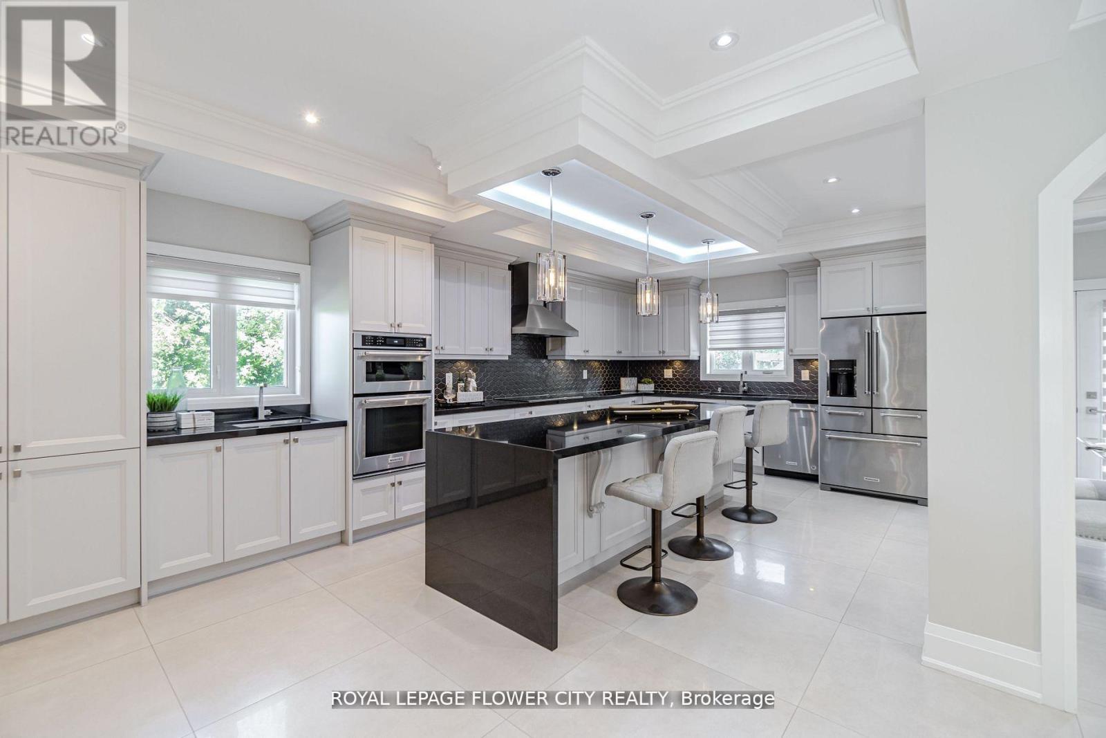 36 Louvain Drive, Brampton, Ontario  L6P 1W7 - Photo 5 - W12971172