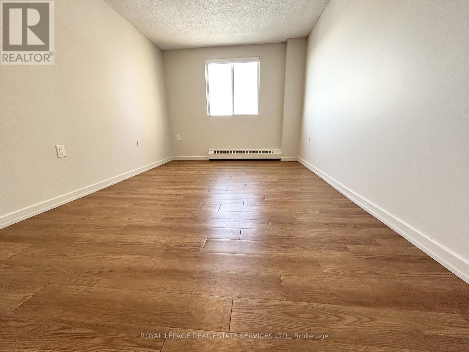 303 - 82 Millside Drive, Milton, Ontario  L9T 4A1 - Photo 11 - W12971174