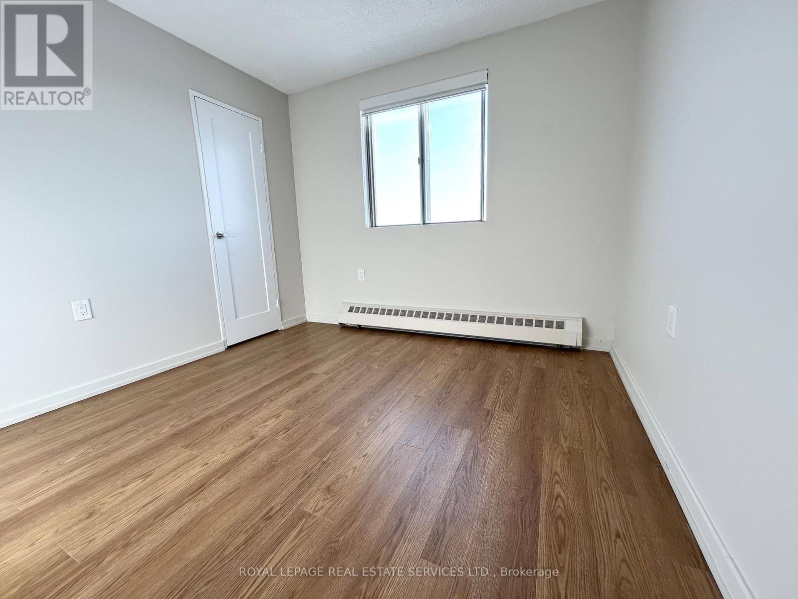 303 - 82 Millside Drive, Milton, Ontario  L9T 4A1 - Photo 13 - W12971174