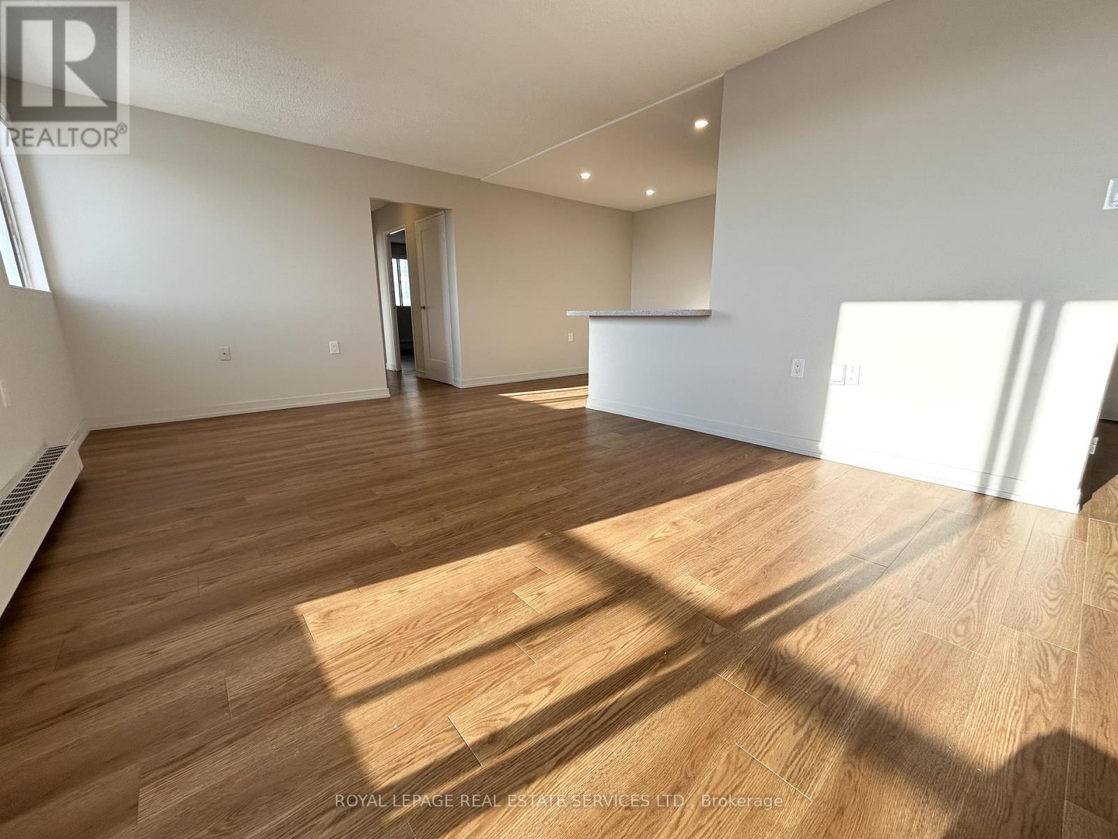 303 - 82 Millside Drive, Milton, Ontario  L9T 4A1 - Photo 3 - W12971174